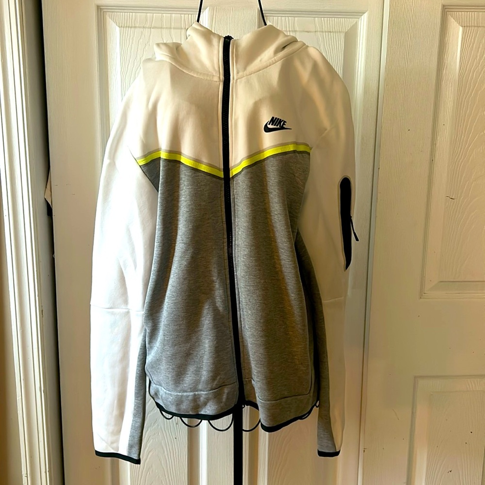 Nike zip up hoodie !
